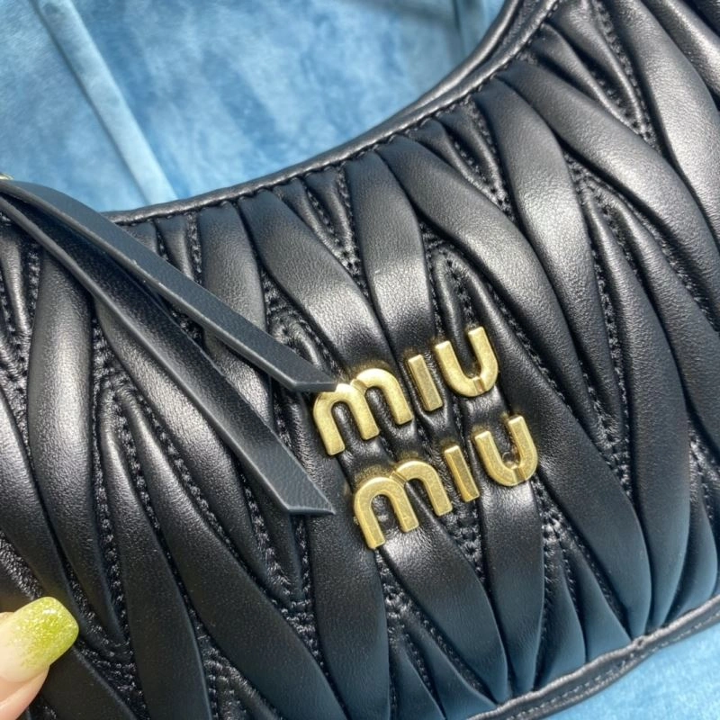 Miu Miu Hobo Bags WellDesigned 58277