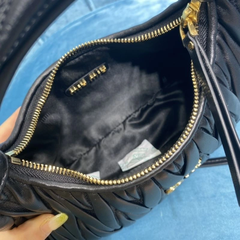 Miu Miu Hobo Bags WellDesigned 58277