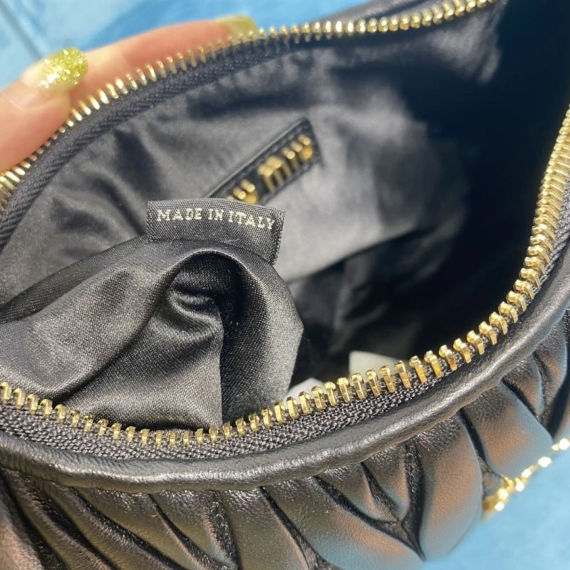Miu Miu Hobo Bags WellDesigned 58277