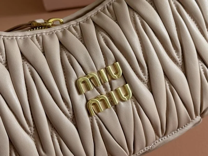 Miu Miu Hobo Bags Trendsetting 49120