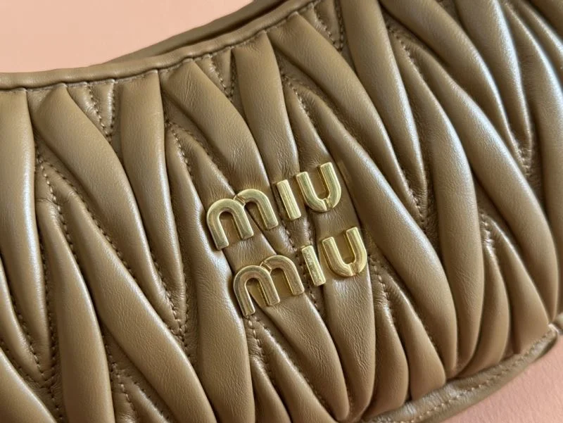 Miu Miu Hobo Bags Supportive 49121