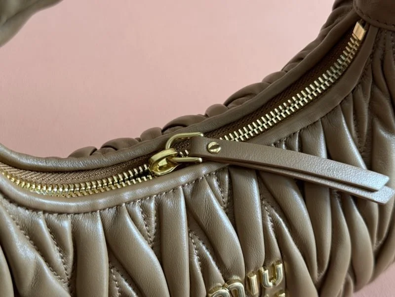 Miu Miu Hobo Bags Supportive 49121