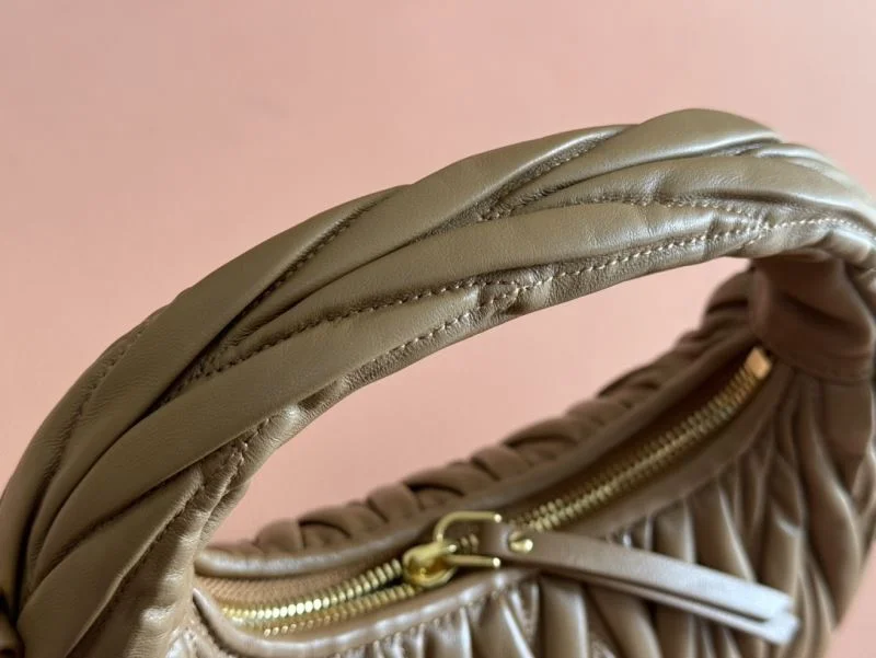 Miu Miu Hobo Bags Supportive 49121