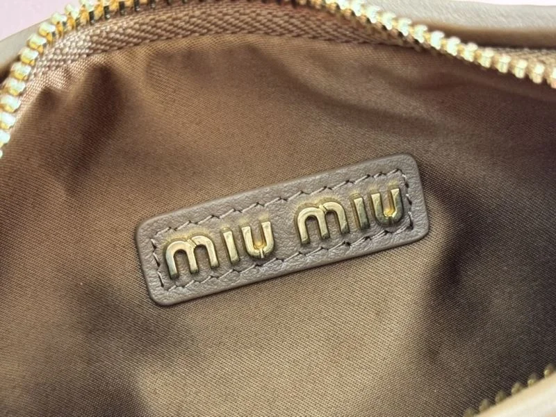 Miu Miu Hobo Bags Supportive 49121