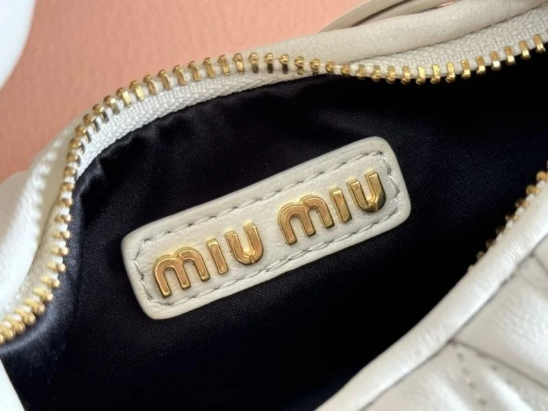 Miu Miu Hobo Bags Comfortable 49107