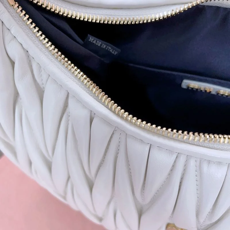 Miu Miu Hobo Bags Classic 43798