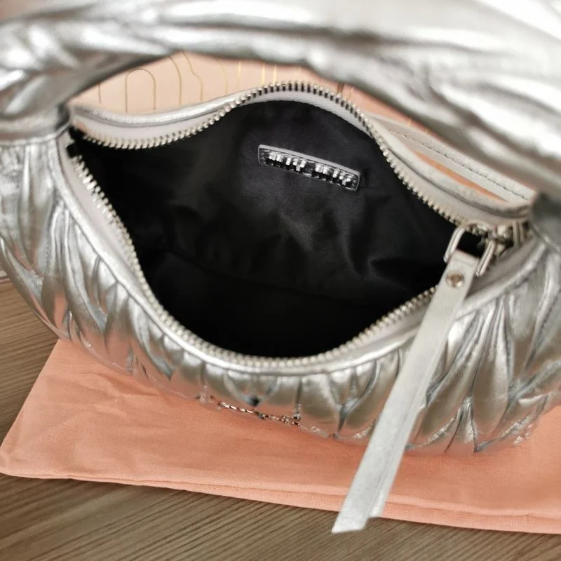 Miu Miu Hobo Bags Modern 43784