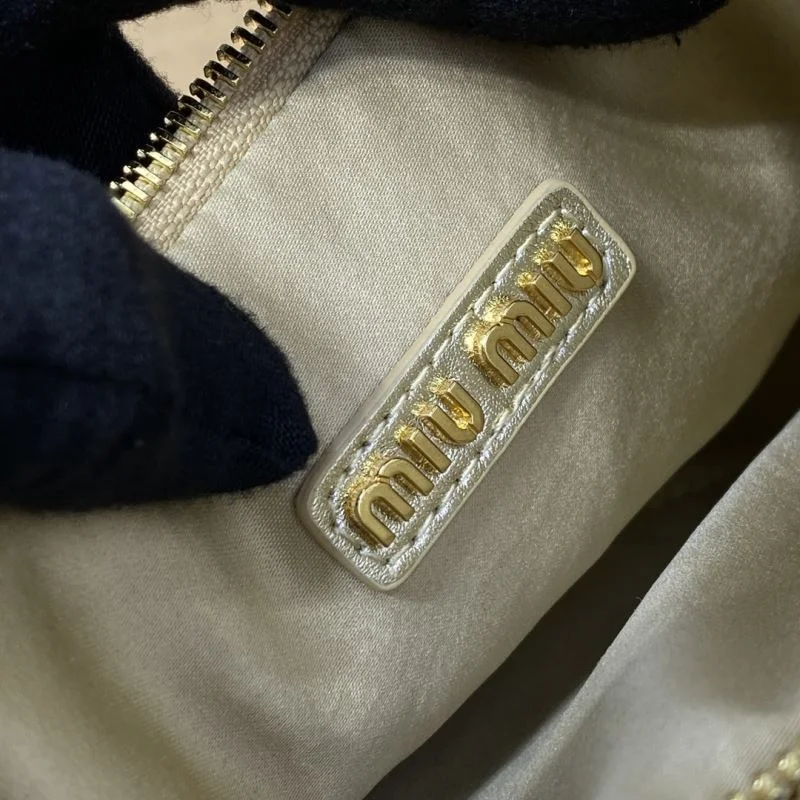 Miu Miu Hobo Bags TimelessDesign 43593