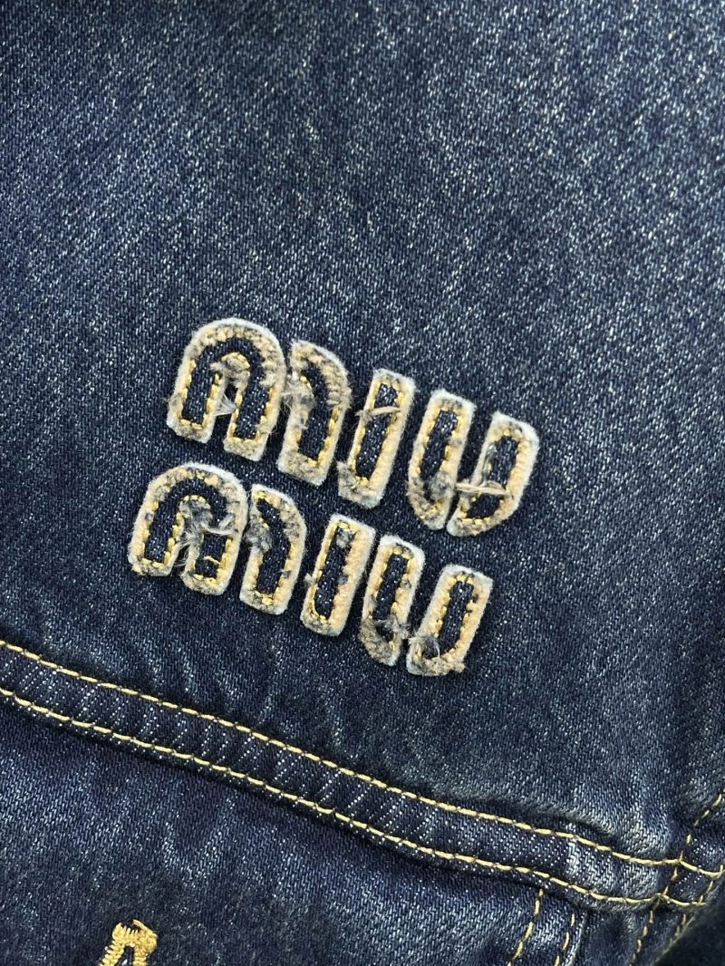 Miu Miu Outwear TimelessDesign 148824