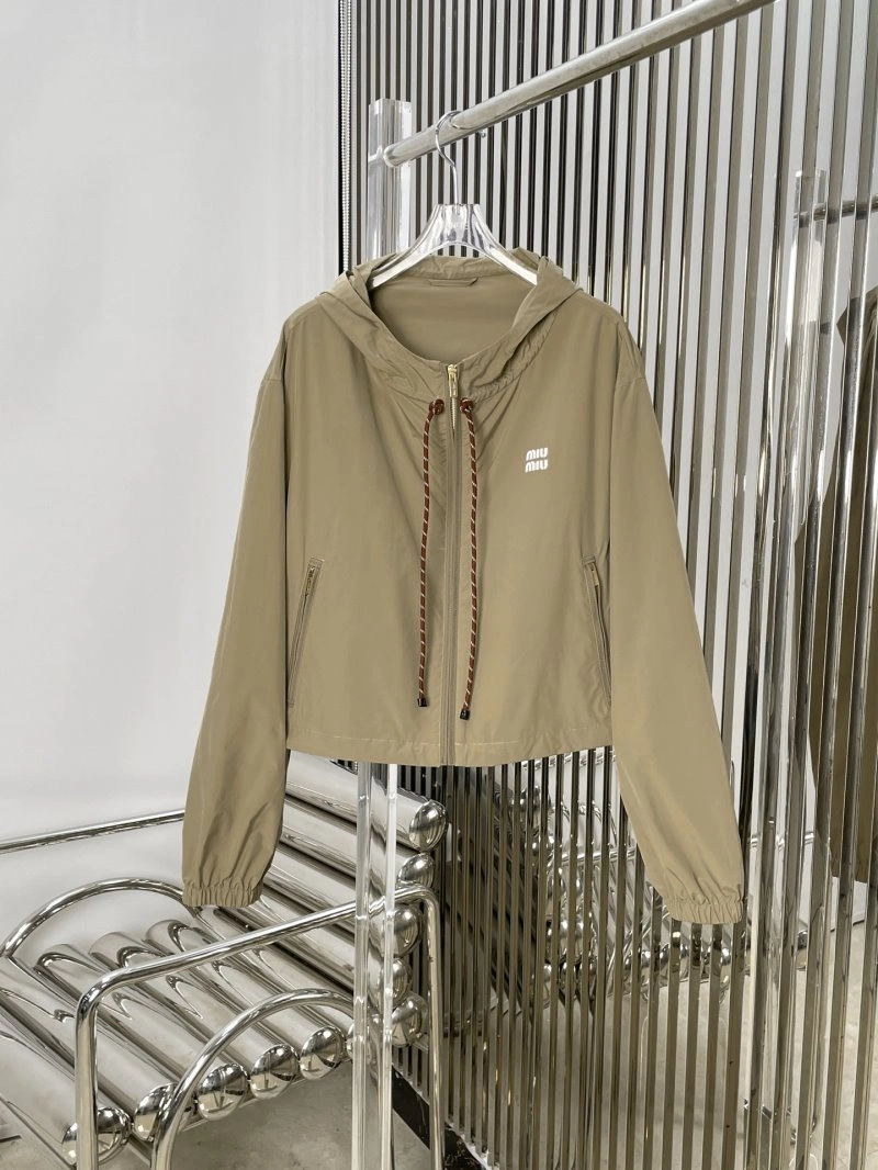 Minimalist Miu Miu Outwear 153019
