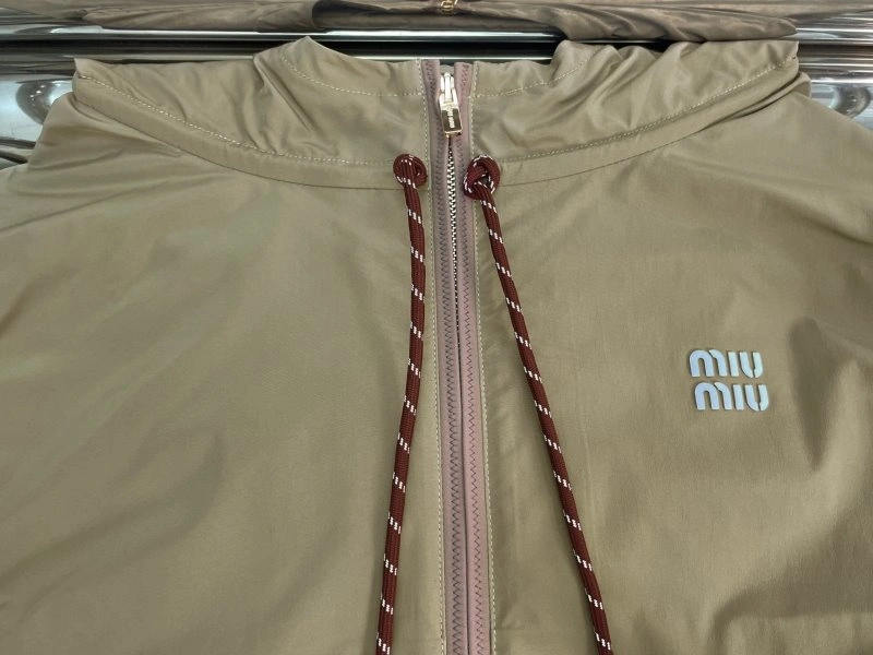 Minimalist Miu Miu Outwear 153019
