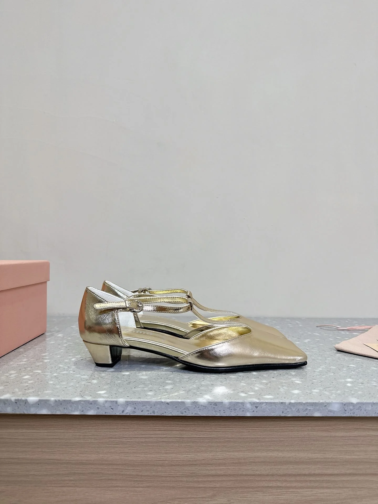 Miu Miu Sandals WellDesigned 7531
