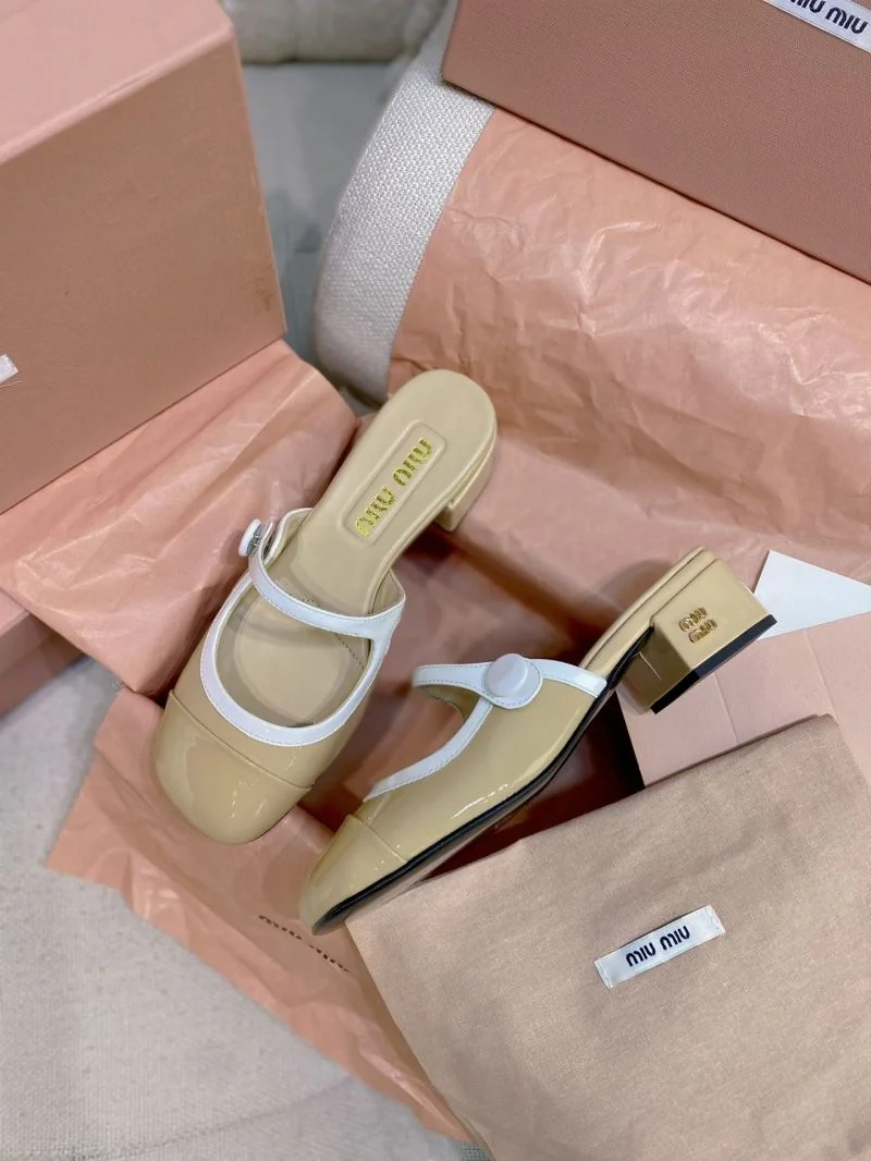 Miu Miu Sandals Compact 11648
