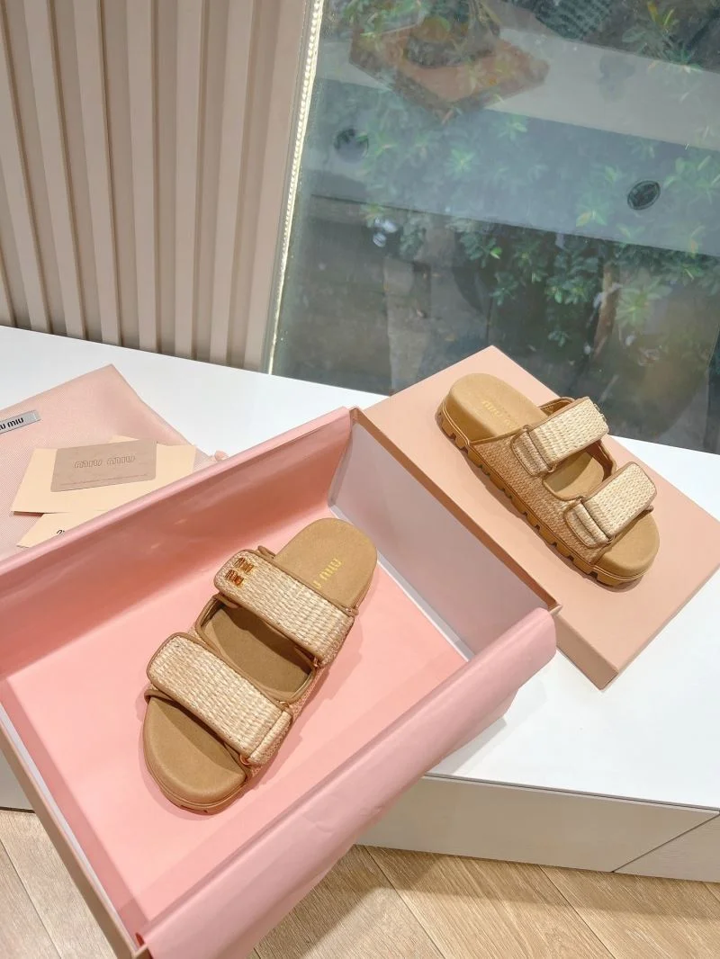 Miu Miu Sandals Compact 9557