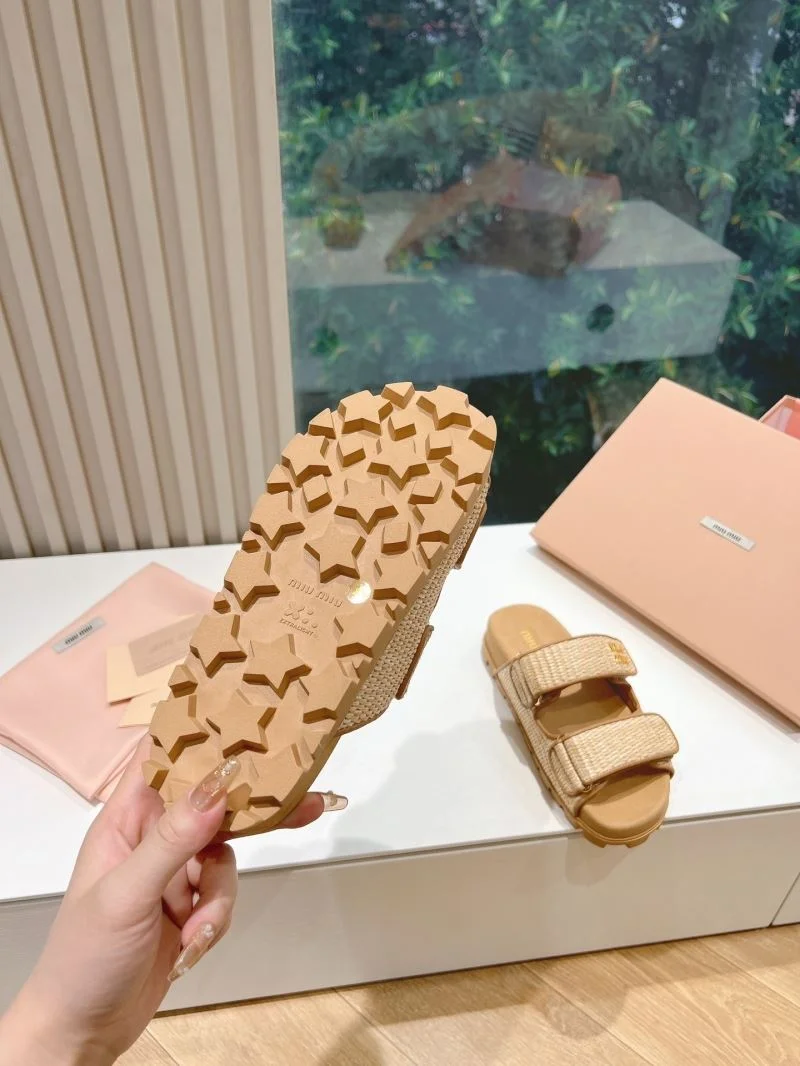 Miu Miu Sandals Compact 9557