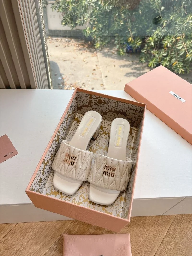 Miu Miu Sandals ModernLook 9533