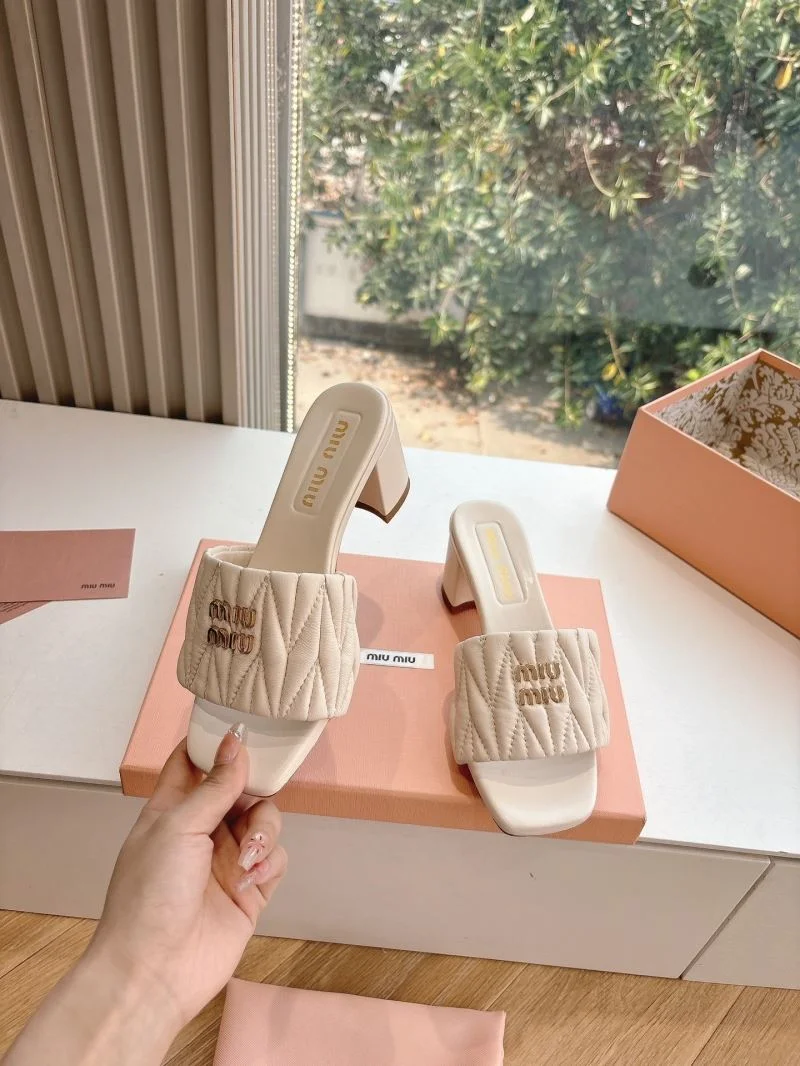 Miu Miu Sandals ModernLook 9533