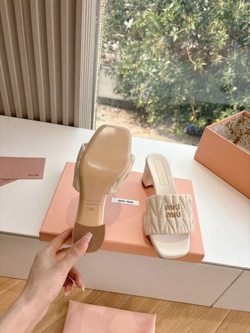 Miu Miu Sandals ModernLook 9533