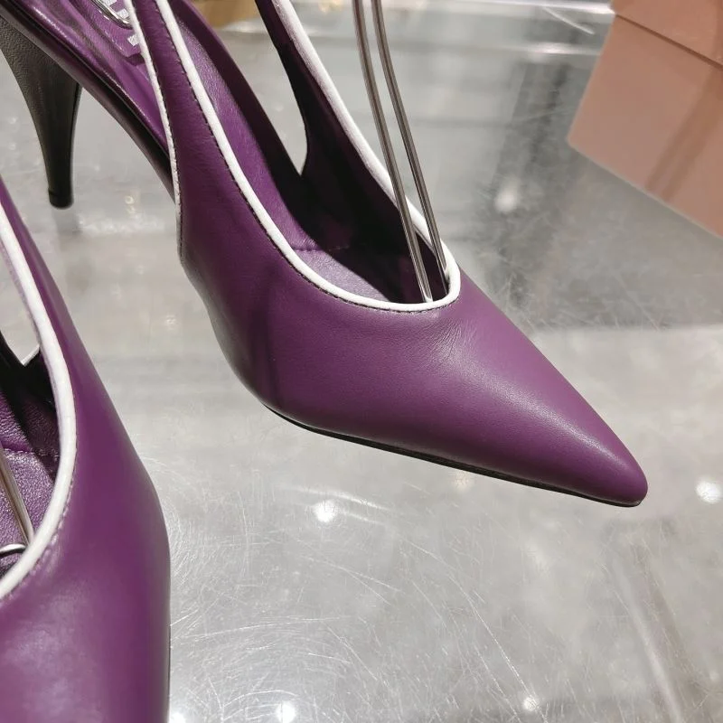 Trendsetting Miu Miu Sandals 9487