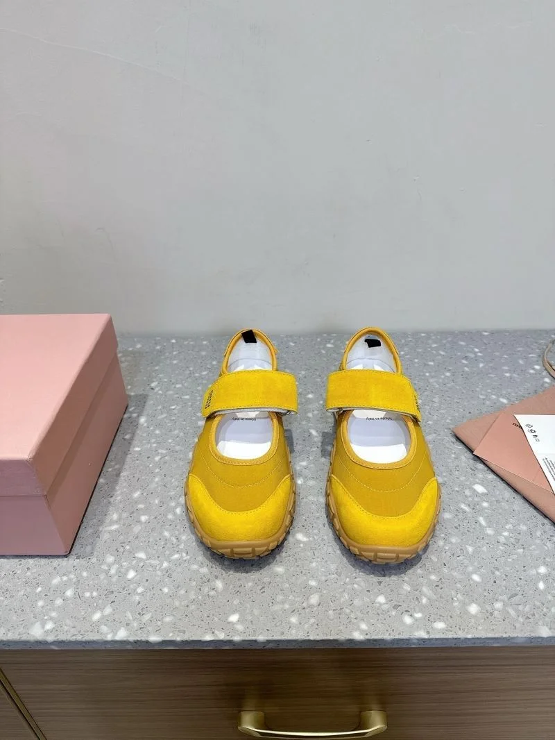 Minimalist Miu Miu Shoes 7594