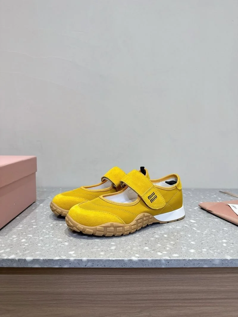 Minimalist Miu Miu Shoes 7594