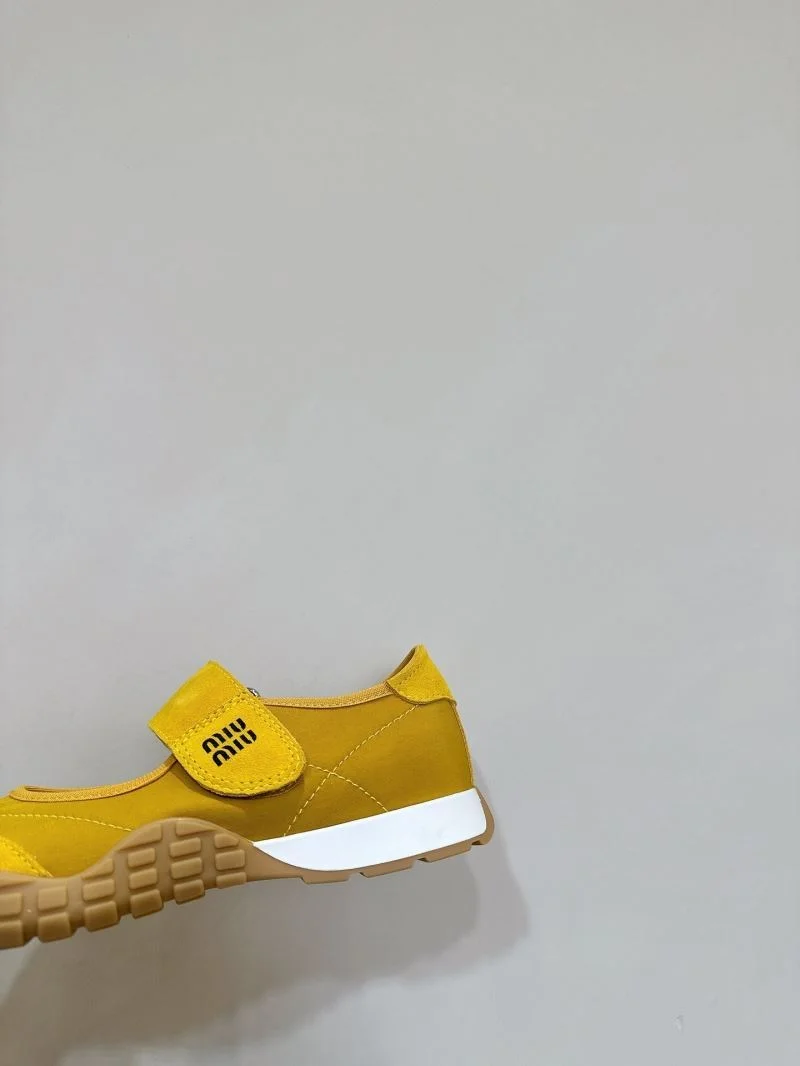 Minimalist Miu Miu Shoes 7594