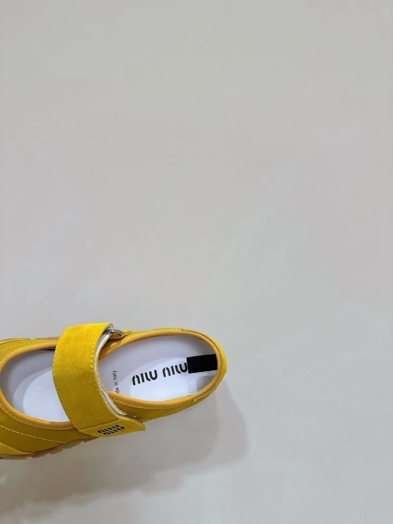 Minimalist Miu Miu Shoes 7594