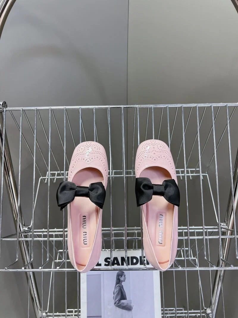 Miu Miu Shoes Lightweight 7528