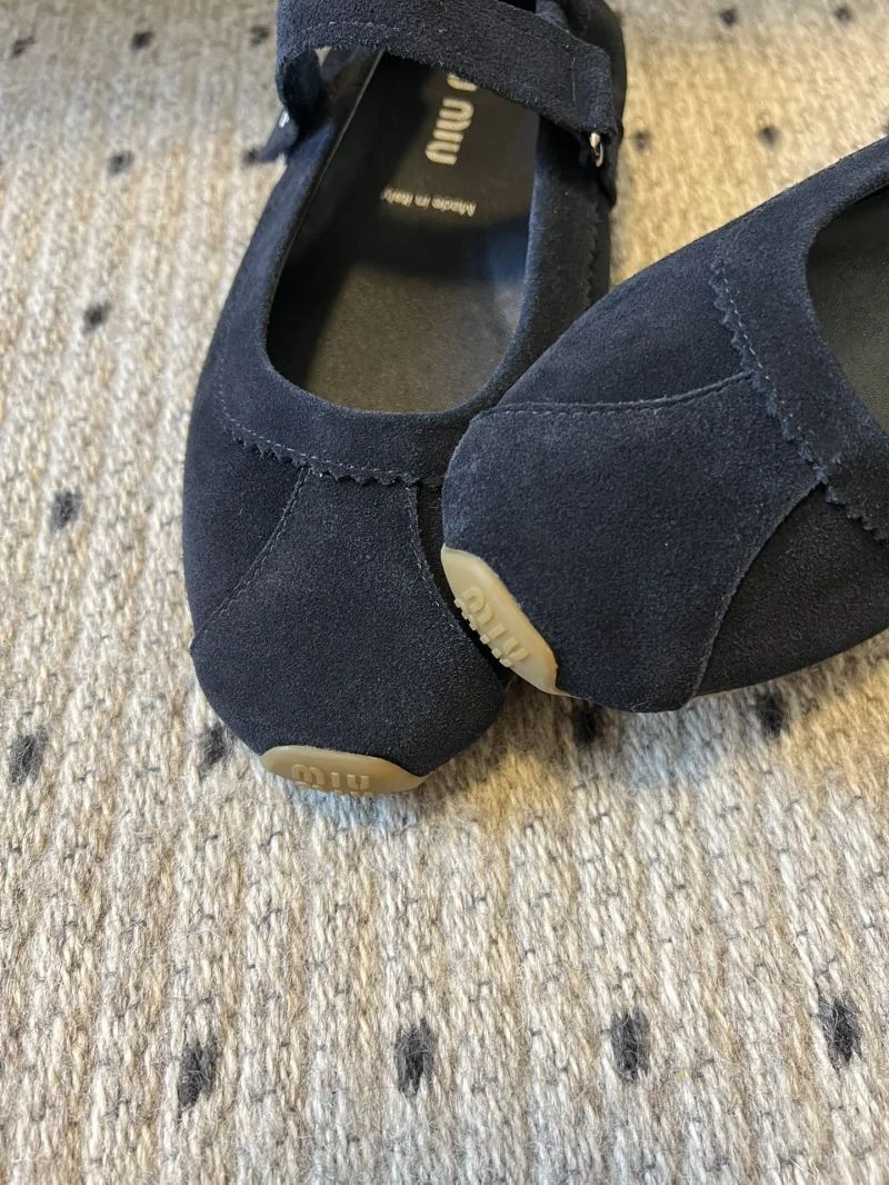 Miu Miu Shoes WaterResistant 7413