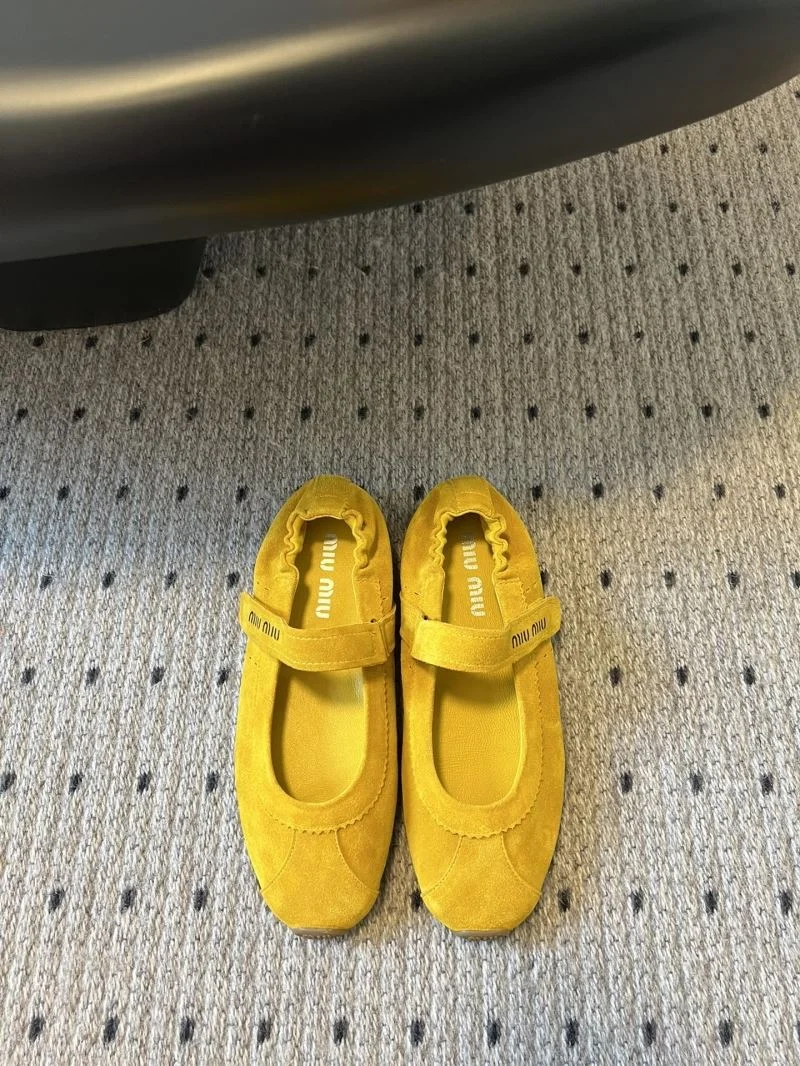 Minimalist Miu Miu Shoes 7360