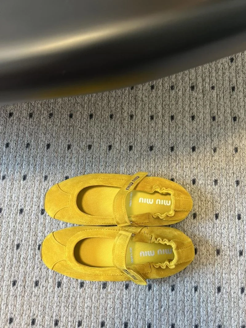 Minimalist Miu Miu Shoes 7360