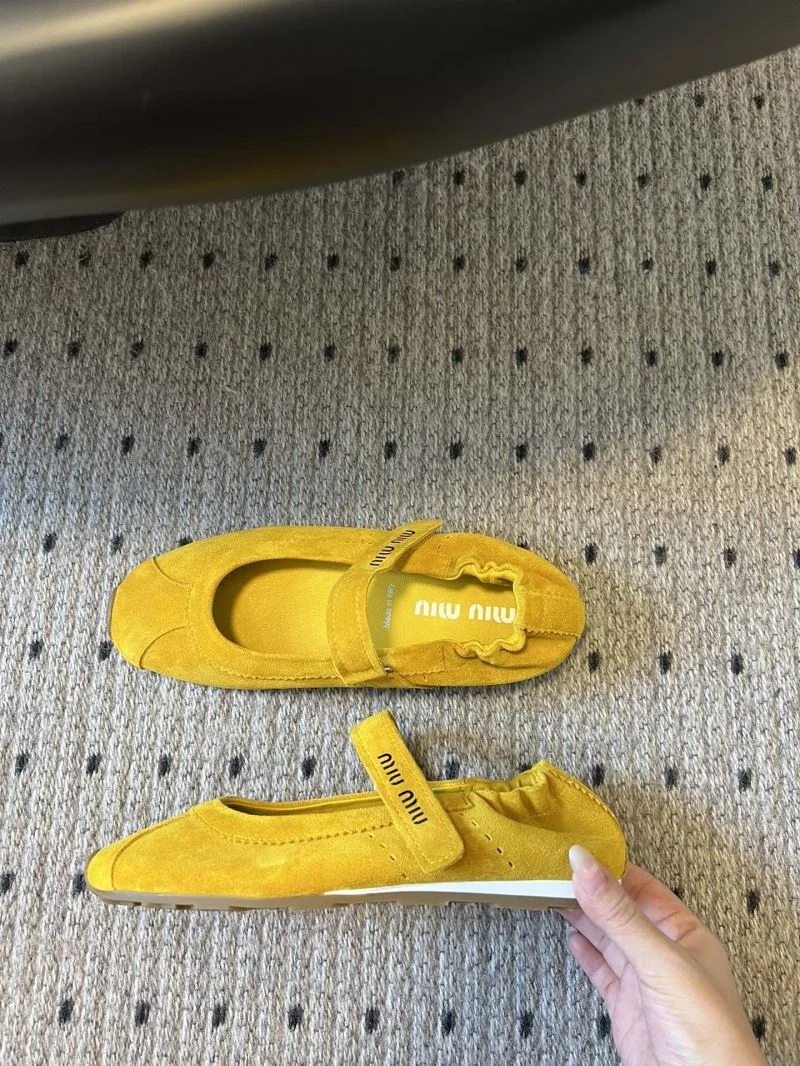 Minimalist Miu Miu Shoes 7360