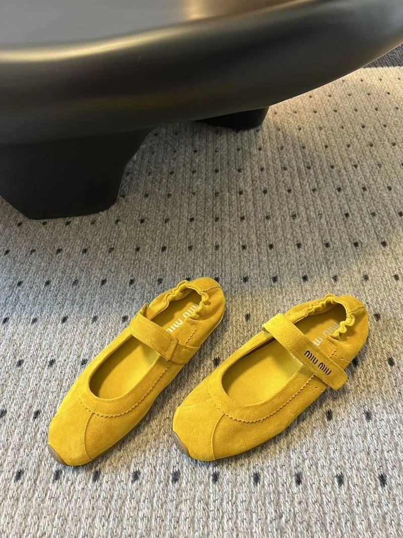 Minimalist Miu Miu Shoes 7360