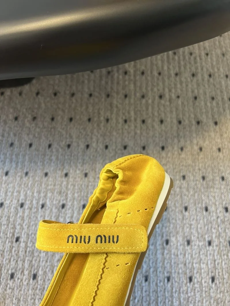Minimalist Miu Miu Shoes 7360