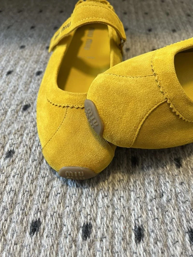 Minimalist Miu Miu Shoes 7360