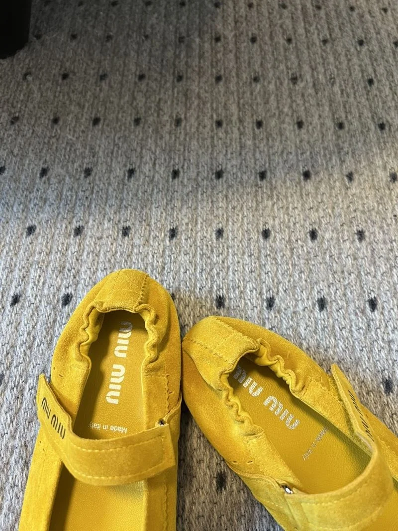 Minimalist Miu Miu Shoes 7360