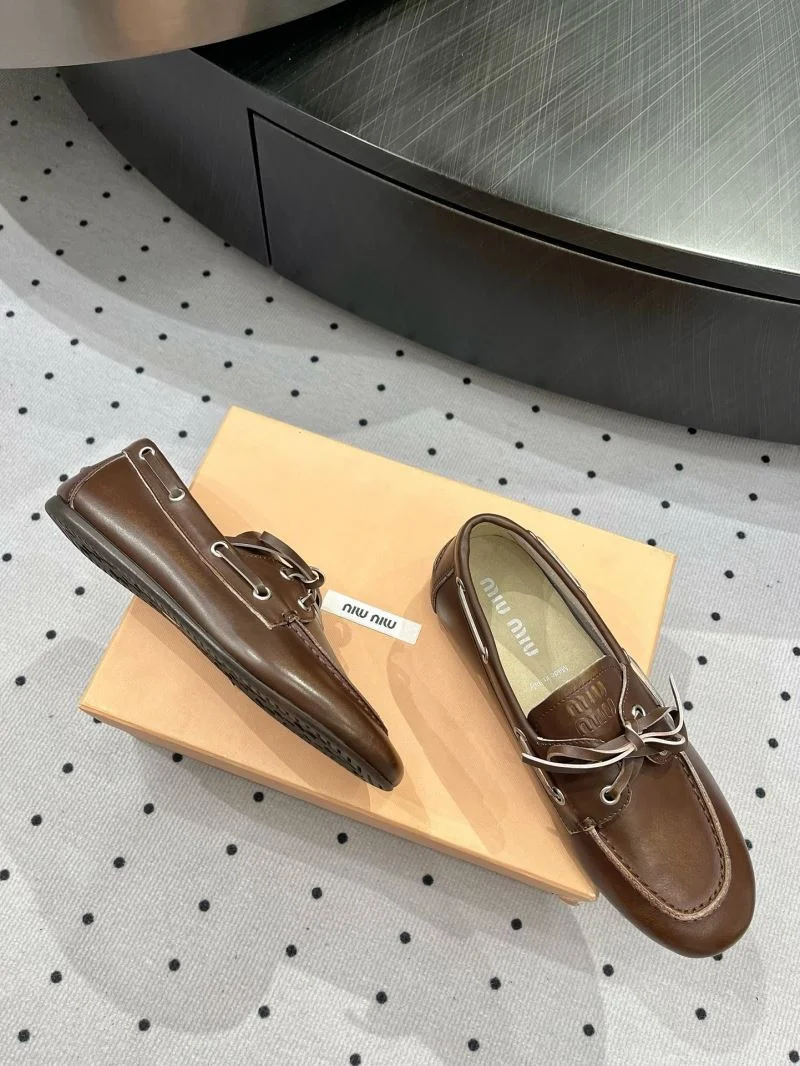 Minimalist Miu Miu Shoes 6160