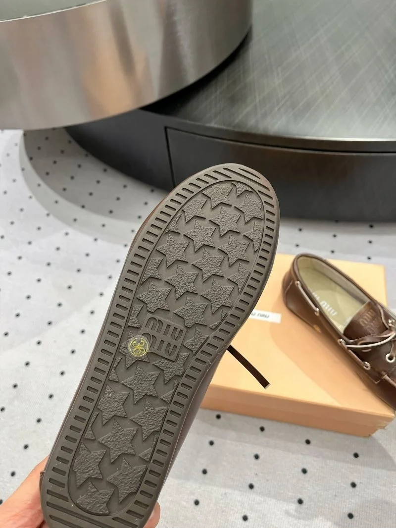 Minimalist Miu Miu Shoes 6160