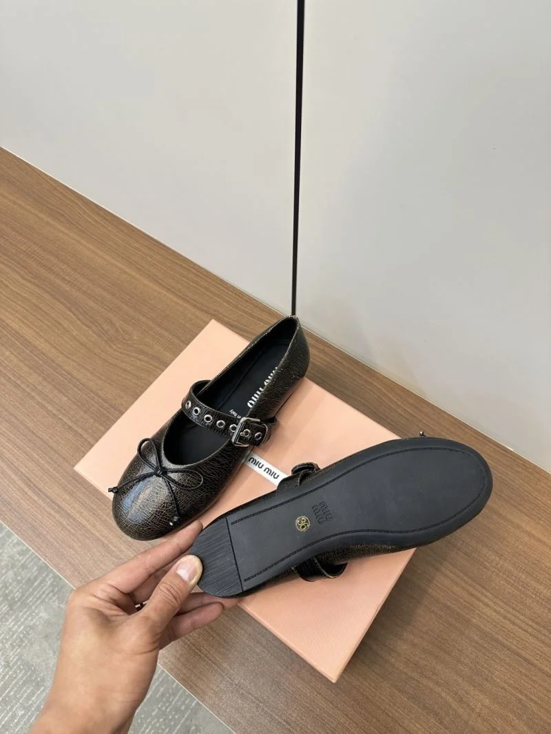 Functional Miu Miu Shoes 6042