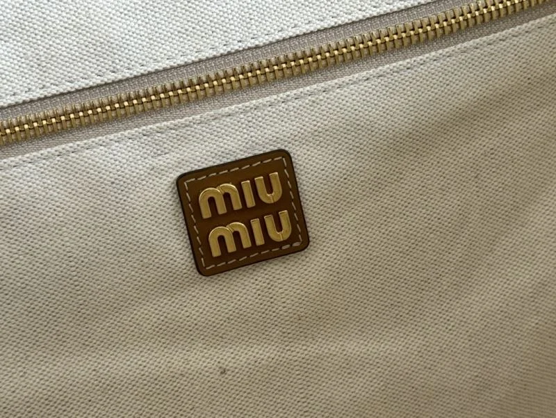 Miu Miu Shopping Bags Effortless 49123