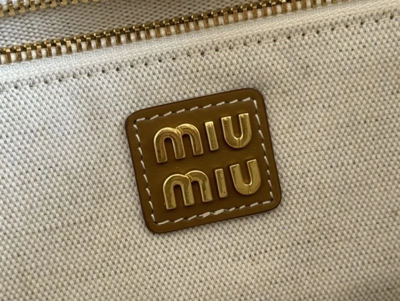 Casual Miu Miu Shopping Bags 49072