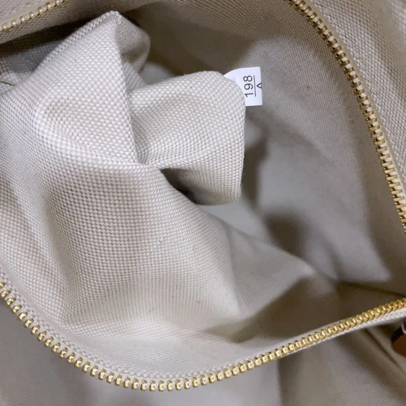 ComfortFit Miu Miu Shopping Bags 43748