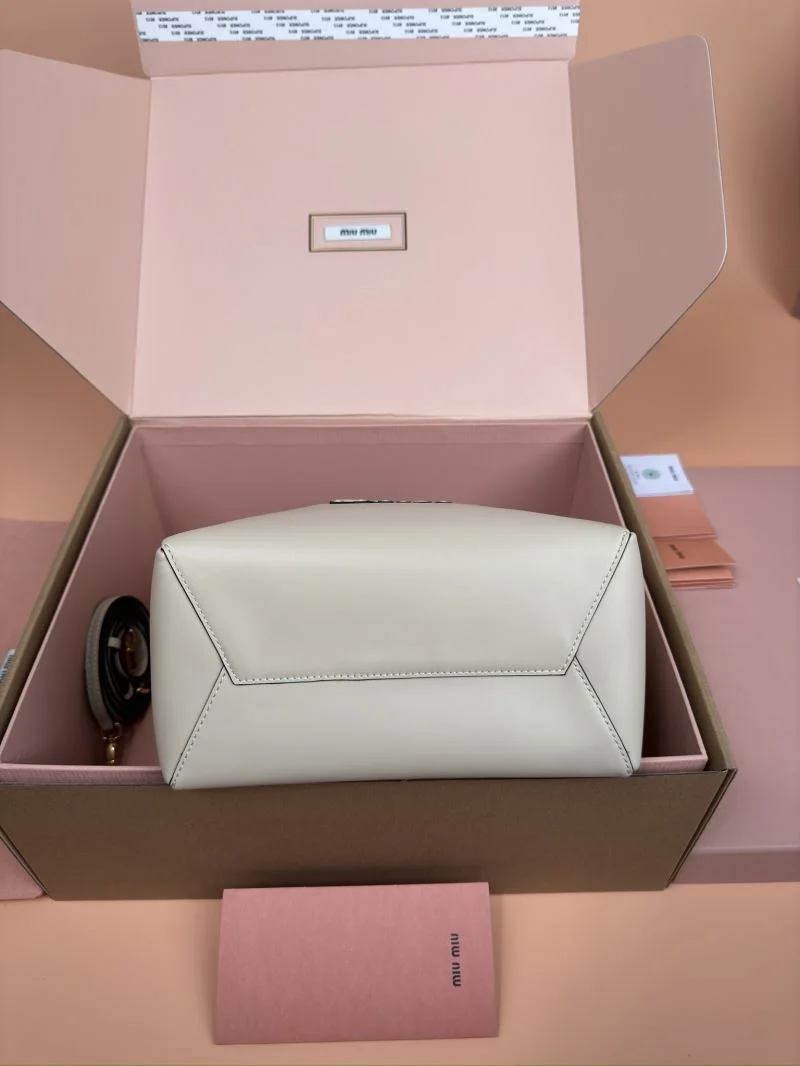 Miu Miu Shopping Bags Snug 56005