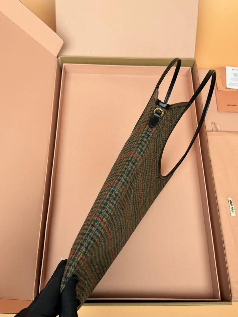 Miu Miu Shopping Bags Sophisticated 56017