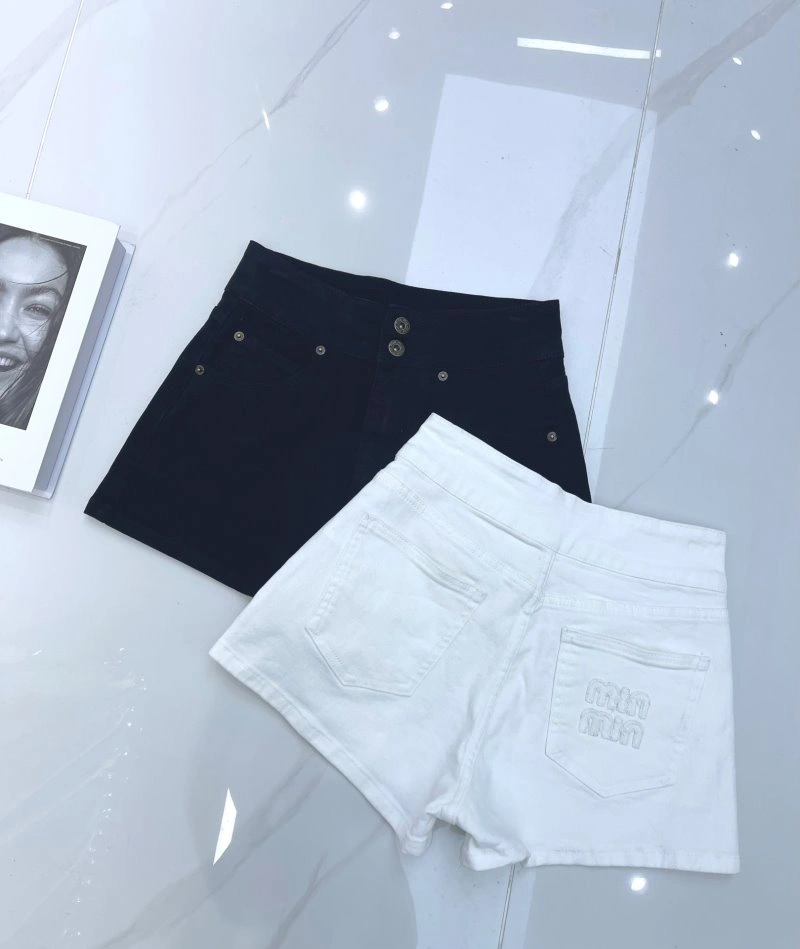 Miu Miu Short Pants Youthful 151141