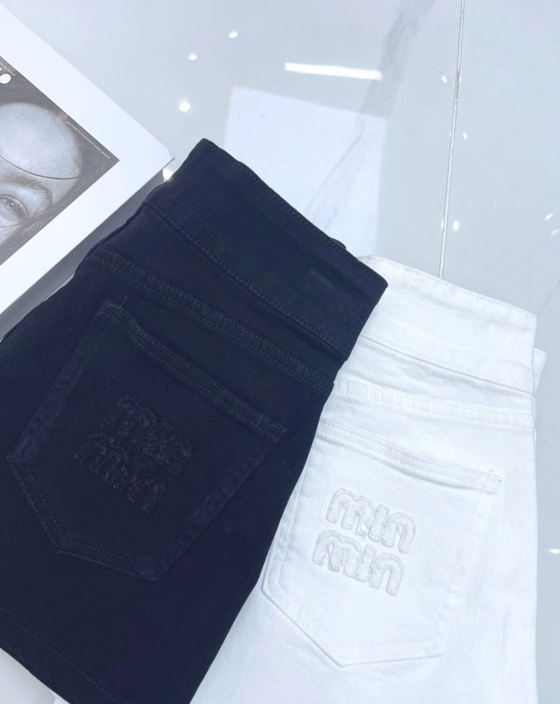 Miu Miu Short Pants Youthful 151141