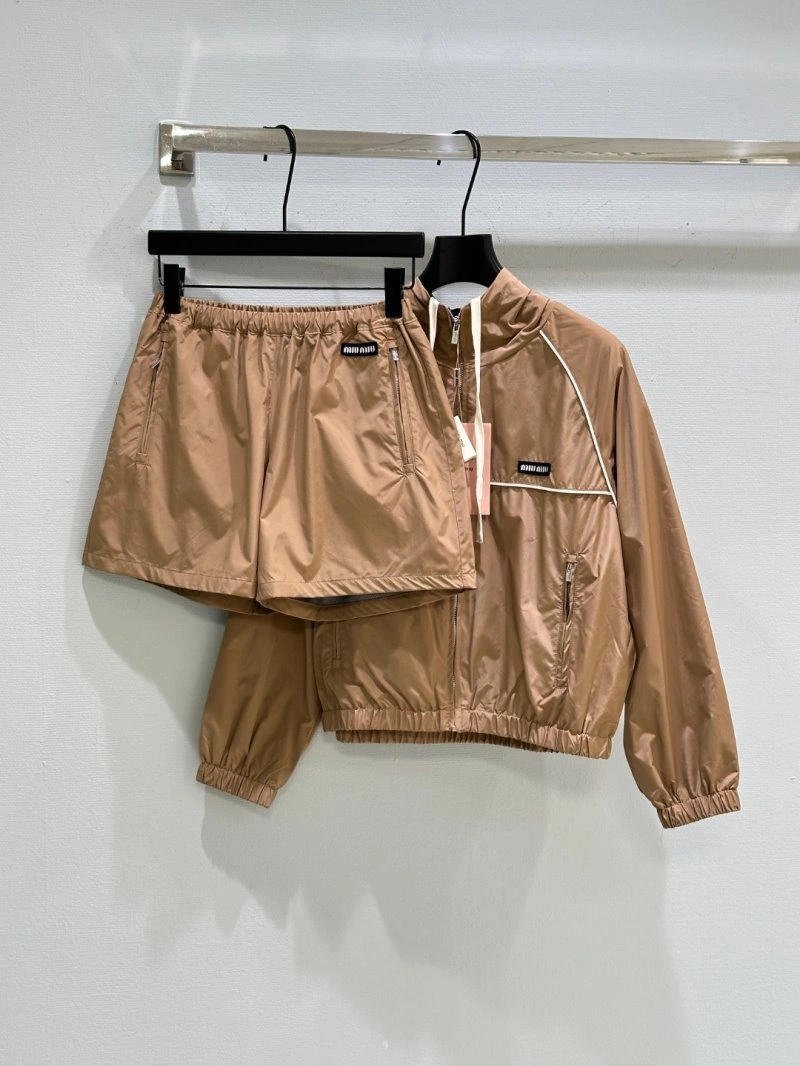 Miu Miu Short Pants Sleek 151136