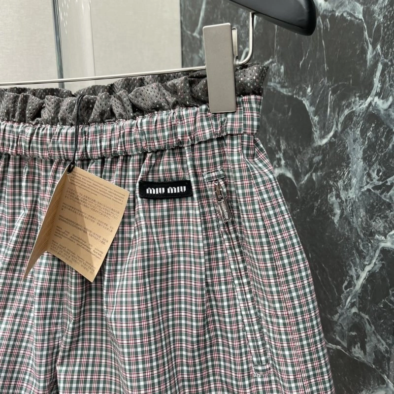 Miu Miu Short Pants Lightweight 156261