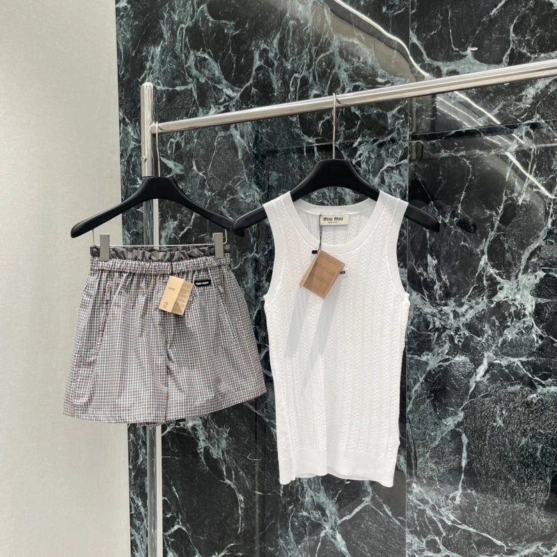 Miu Miu Short Pants Lightweight 156261