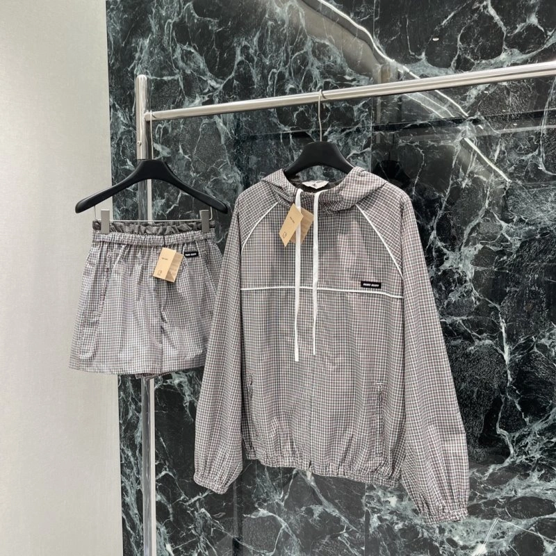 Miu Miu Short Pants Lightweight 156261